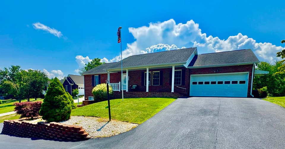 2355 Giles Drive SE, photo 5 of 40