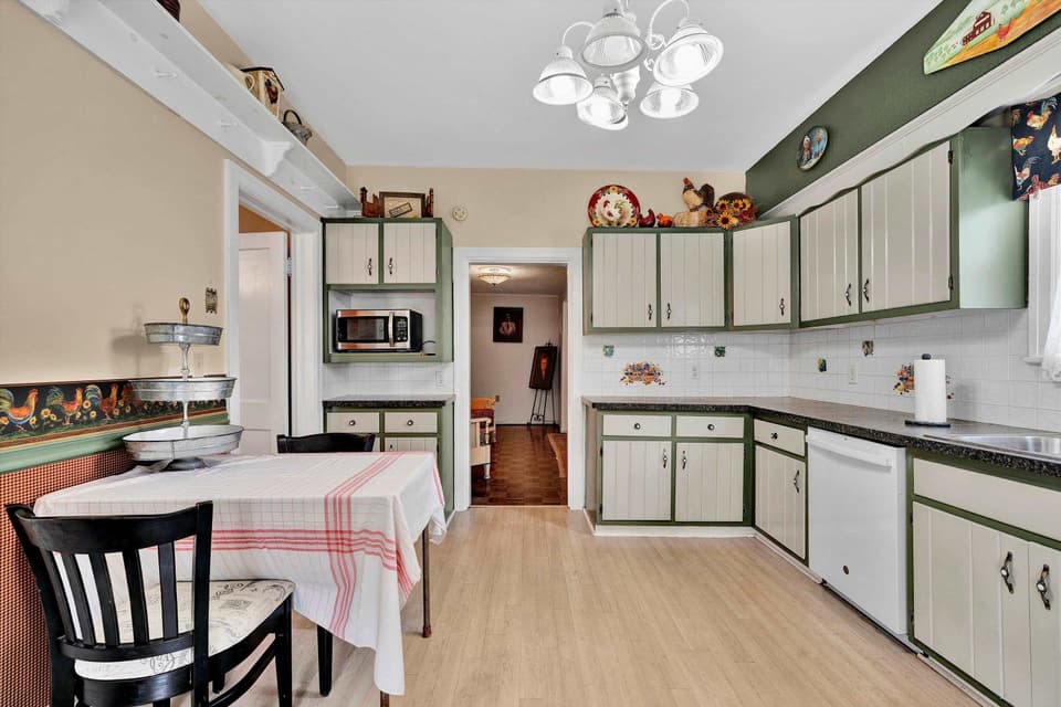 115 Lester Street, photo 12 of 40