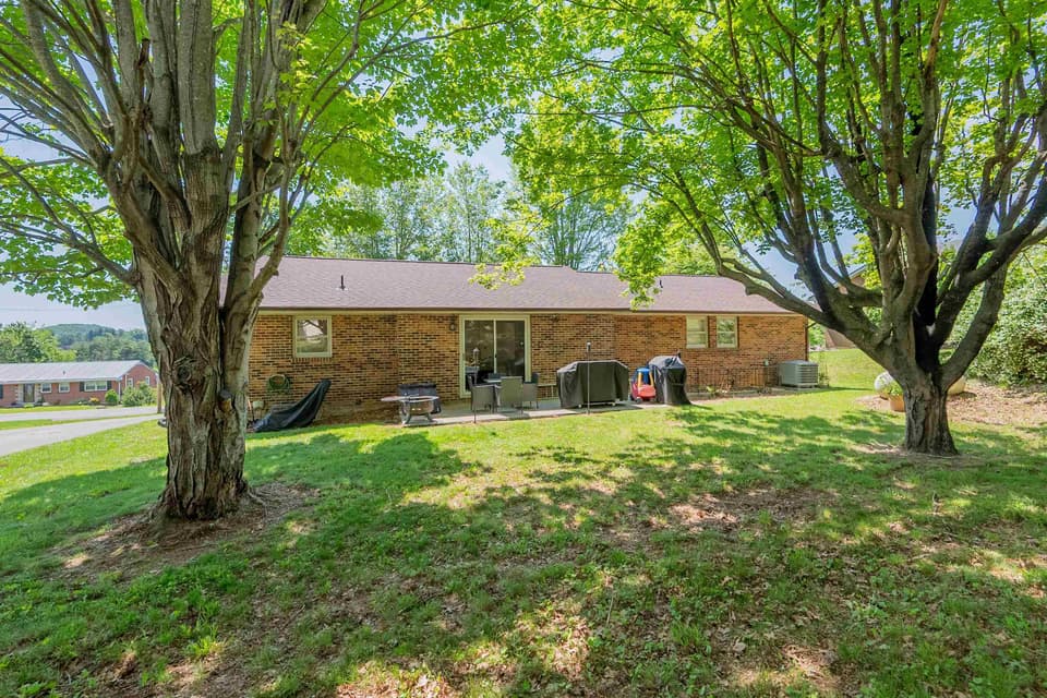 695 Carson Drive, photo 4 of 37