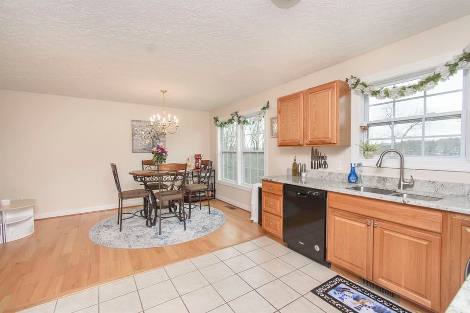 190 Robin Hood Drive, photo 17 of 40
