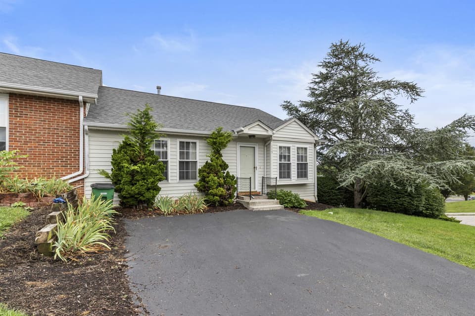 115 Darci Drive SE, photo 4 of 27