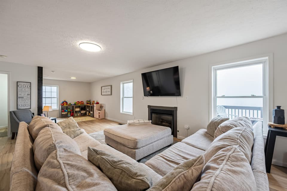 50 Woodridge Drive, photo 15 of 40