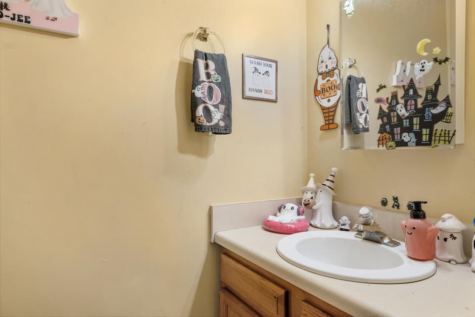 440 Graves Street, photo 3 of 10