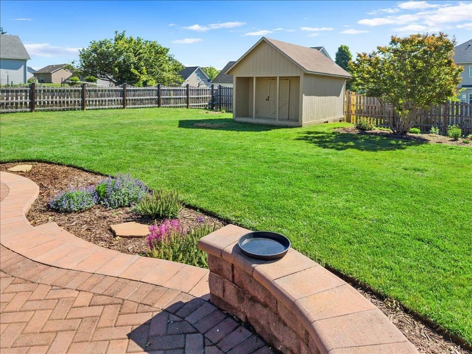 180 Henley Drive, photo 12 of 40