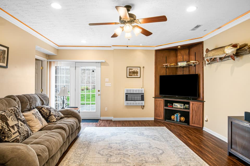 240 Windsor Drive, photo 37 of 40