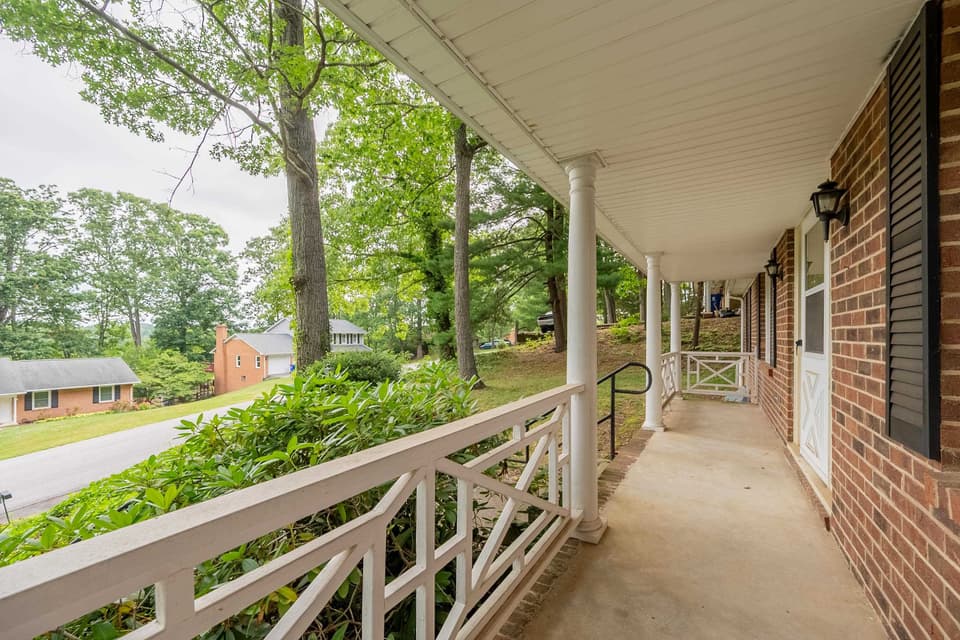 1245 Chestnut Drive, photo 5 of 40