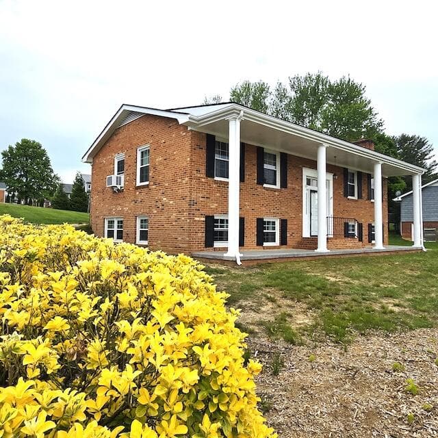 290 Briarwood Drive, photo 5 of 32
