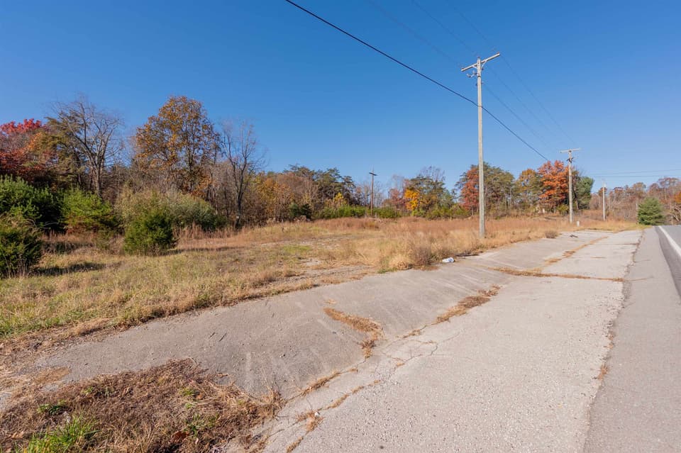 3713 Radford Road, photo 2 of 27