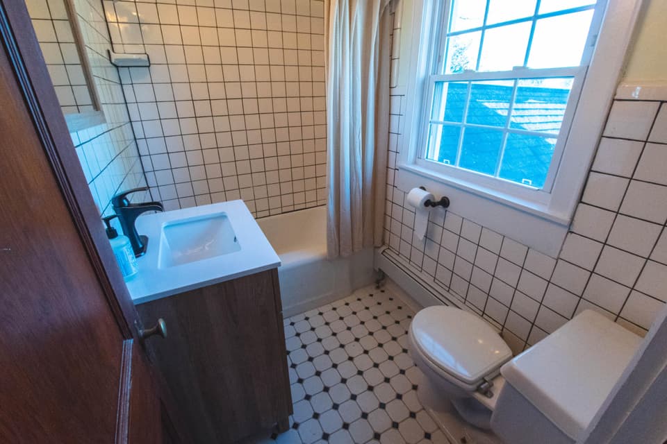411 W Main St, photo 19 of 37