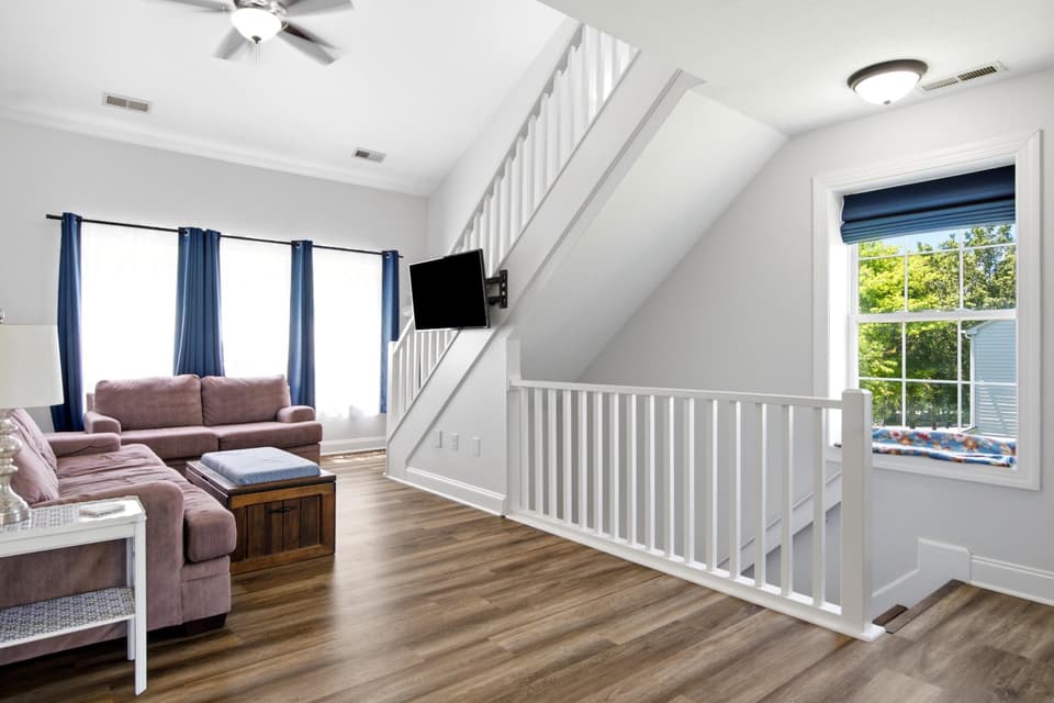 475 Silver Leaf Drive, photo 3 of 34