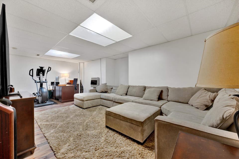135 Sapphire Avenue, photo 39 of 40