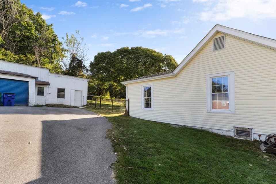 930 Forest Street, photo 35 of 36