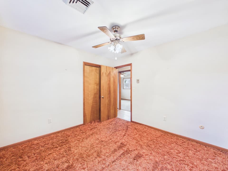 405 Maple Drive SE, photo 13 of 37