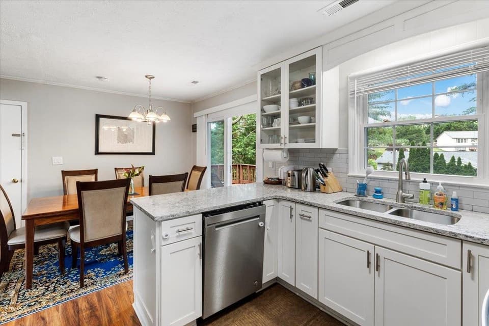 340 Walters Drive, photo 22 of 40