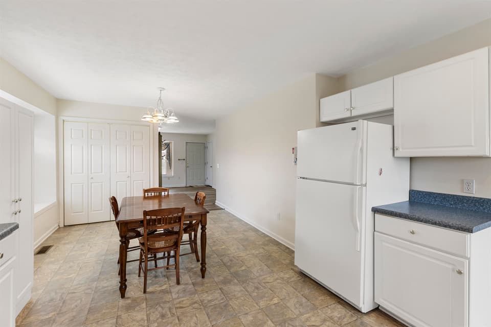 115 Darci Drive SE, photo 13 of 27