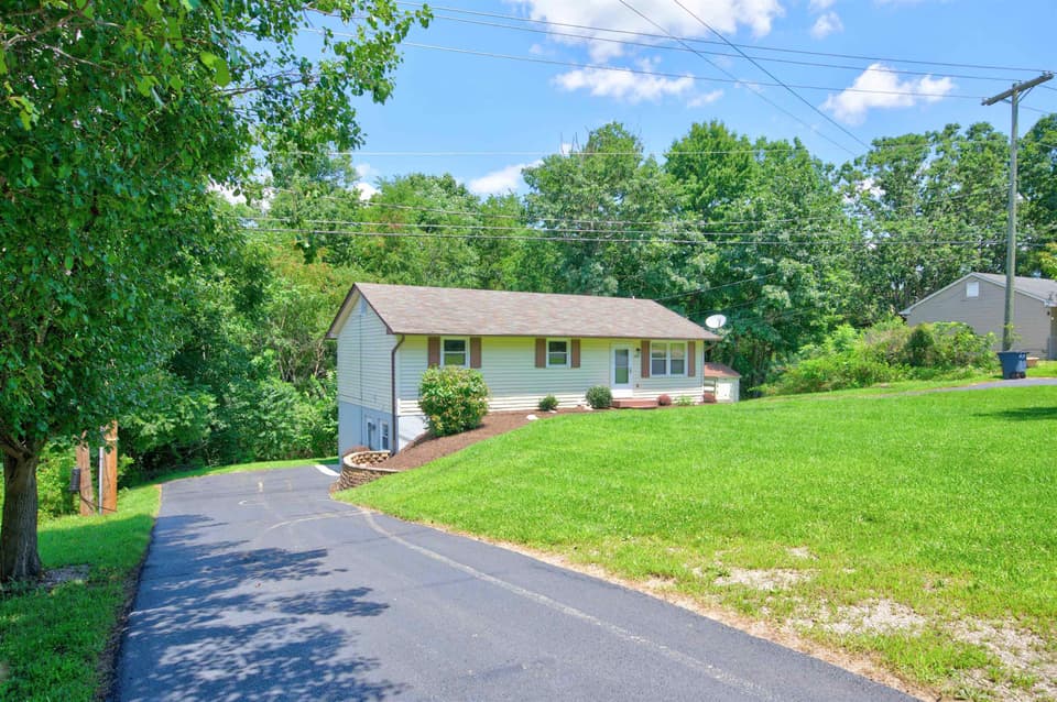 1548 Gallimore Street, photo 3 of 40