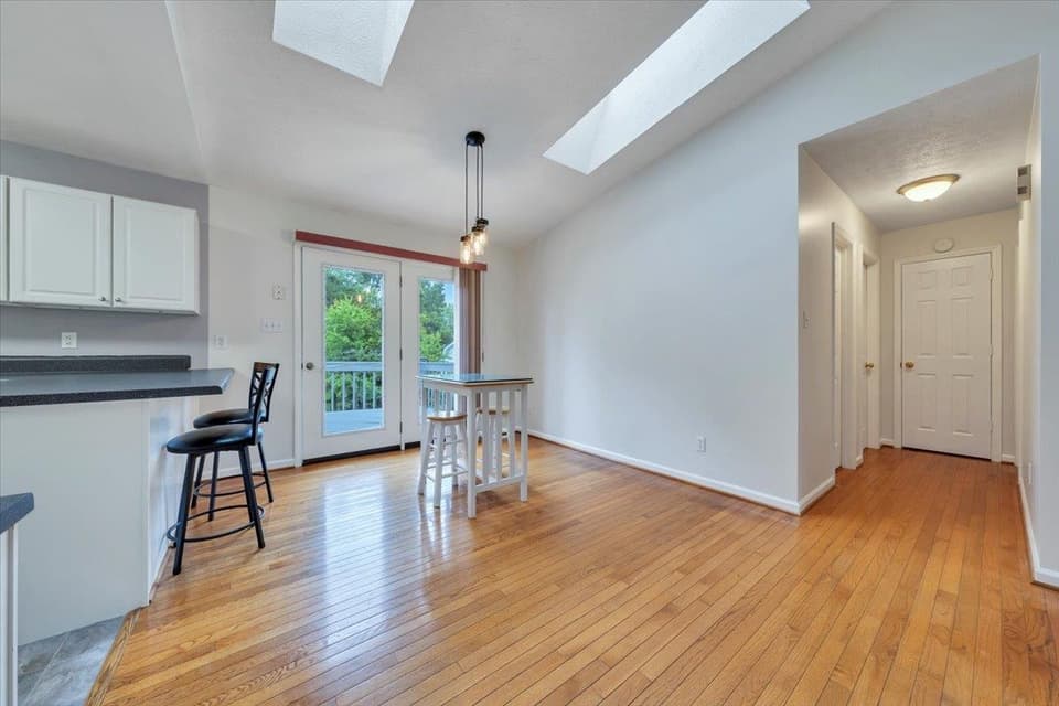 430 Virginian Drive, photo 6 of 36