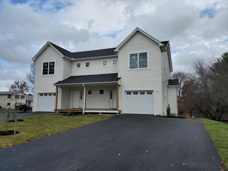 610 Starlight Dr, photo 2 of 7