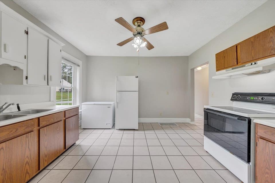 340 Montgomery Street, photo 13 of 32
