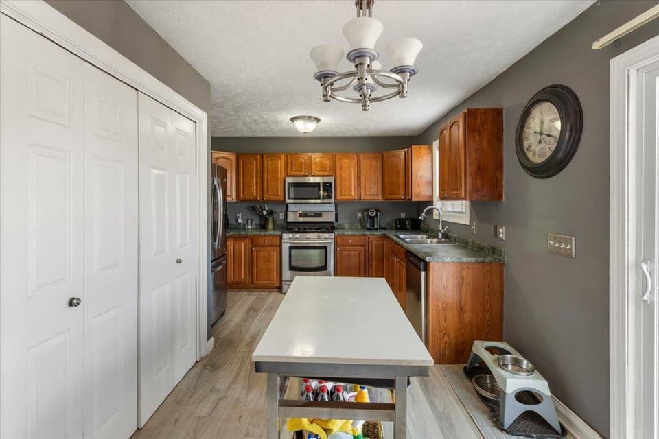 205 Tall Oak Boulevard, photo 6 of 40