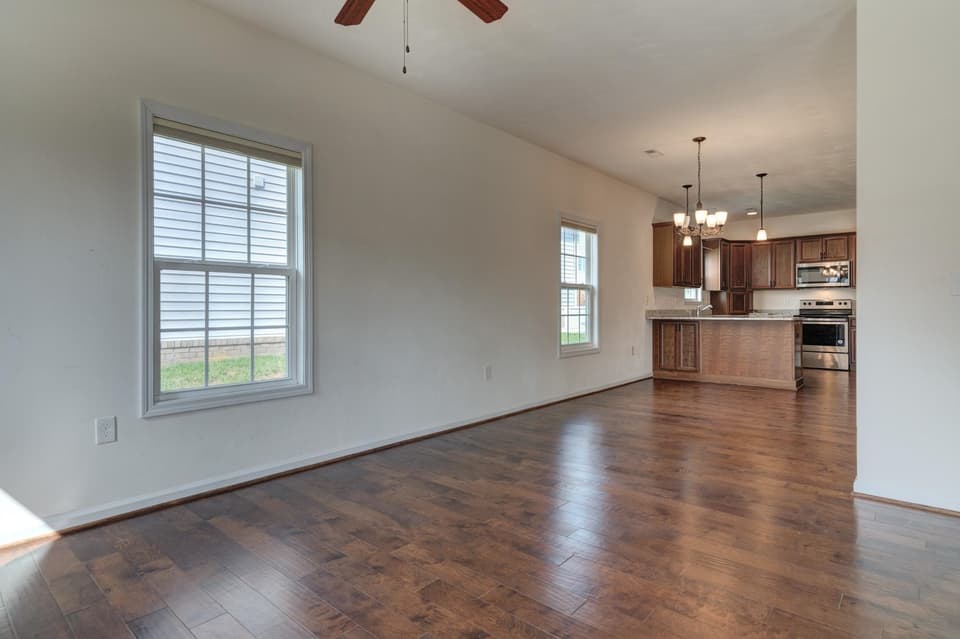 160 Roudabush Drive, photo 11 of 34