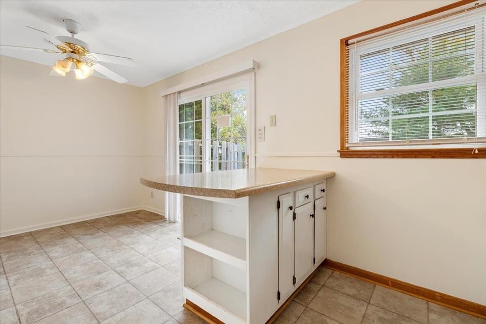 1363 Dow Street, photo 13 of 40