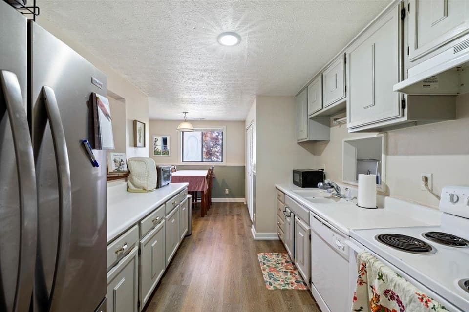 625 Curtis Drive, photo 6 of 32