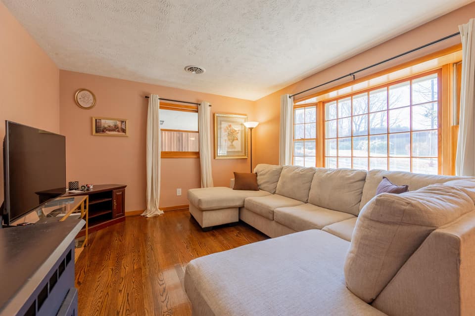 400 Turpin Walk, photo 10 of 40