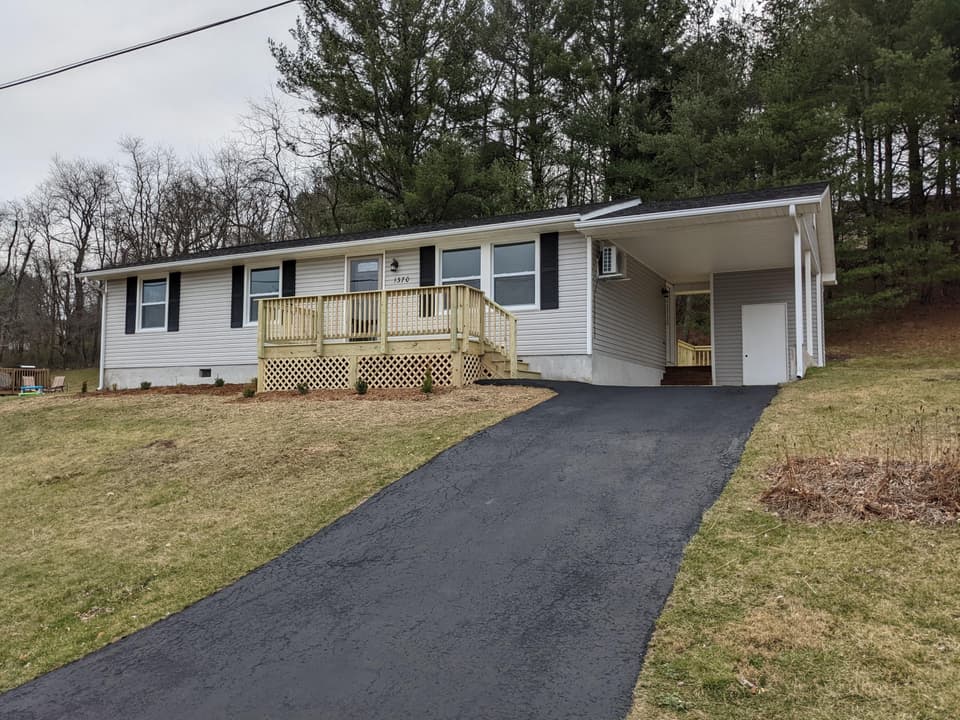 1370 Wall St, photo 2 of 38