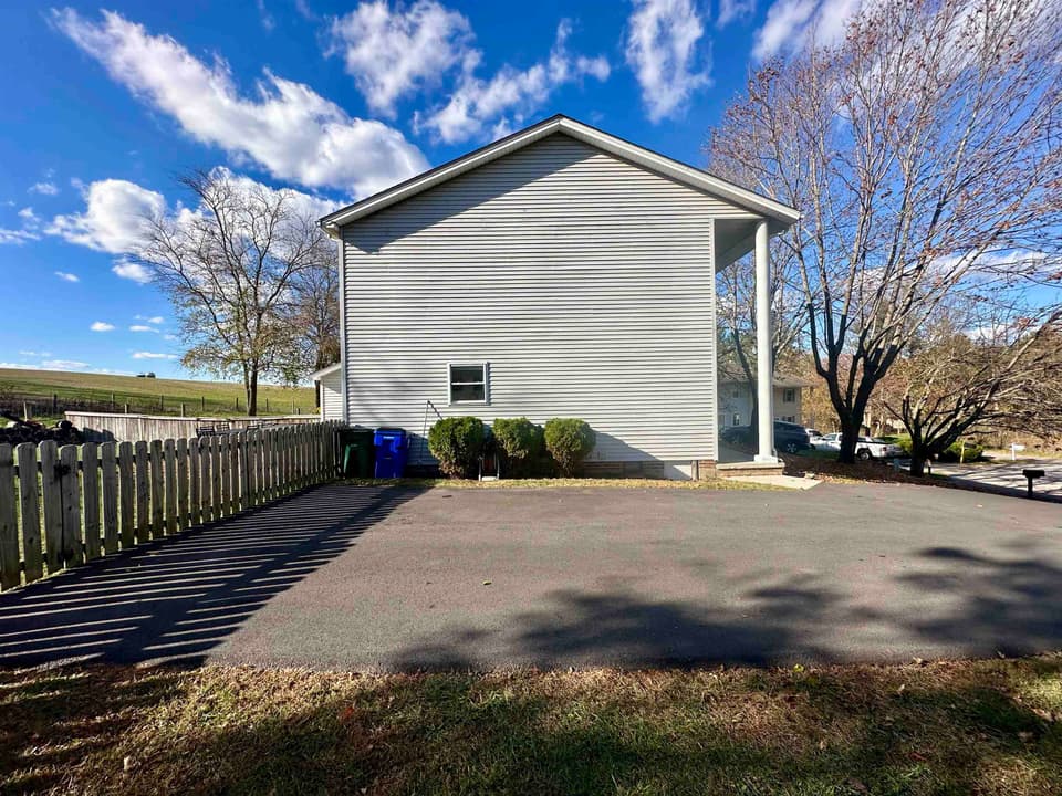 390 Warren Street, photo 5 of 40