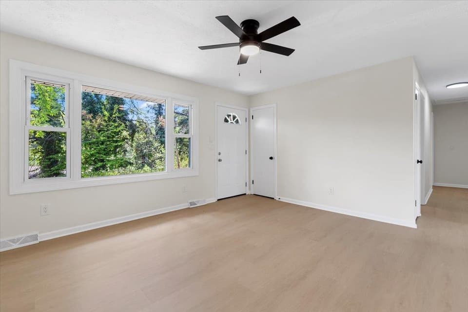 235 Lucas Street NE, photo 3 of 20