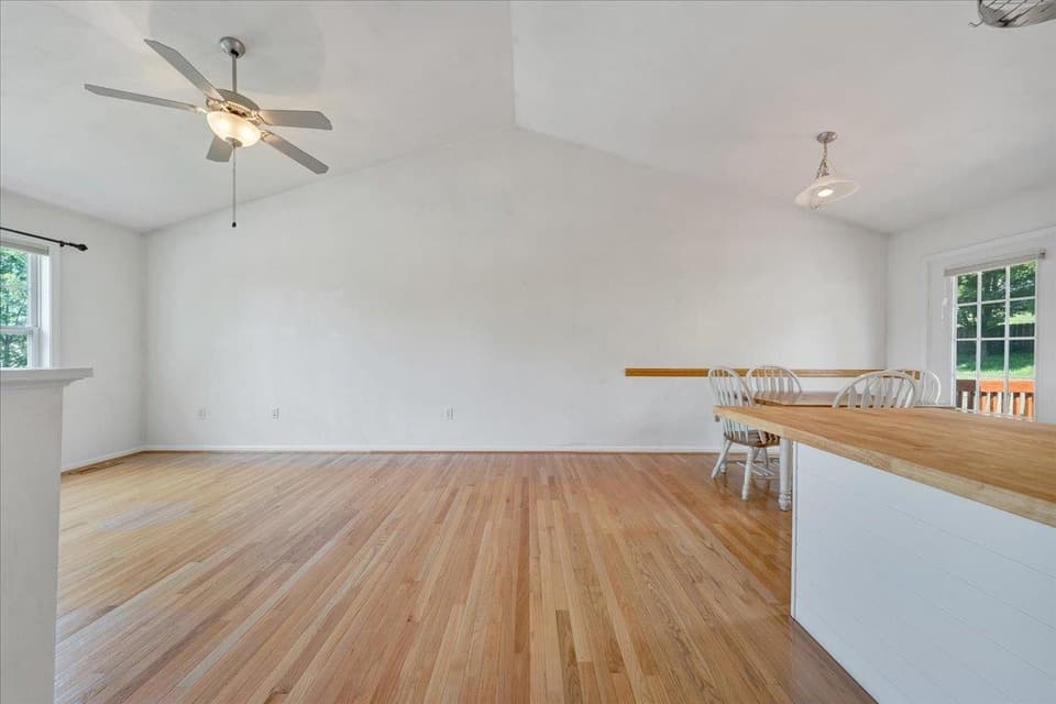 100 Wistaria Drive, photo 5 of 36
