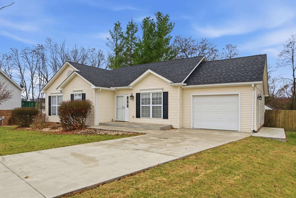 660 Warren Court, photo 3 of 29