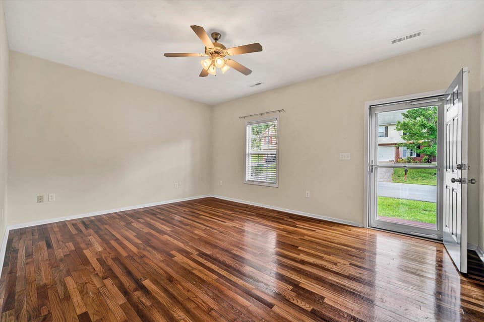 135 Wistaria Drive, photo 7 of 40