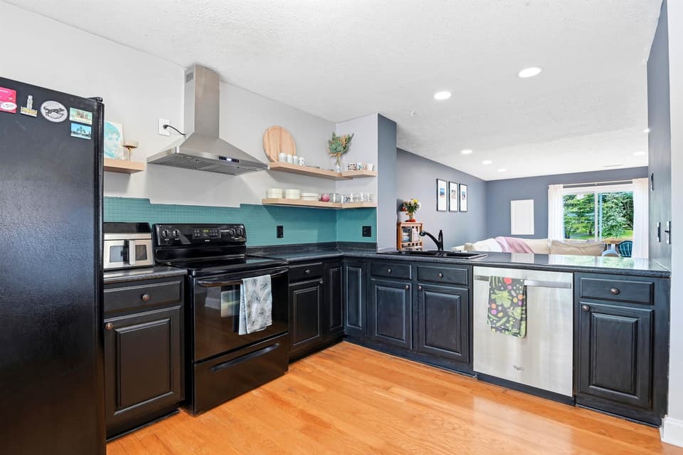 130 Blue Leaf Drive, photo 7 of 32