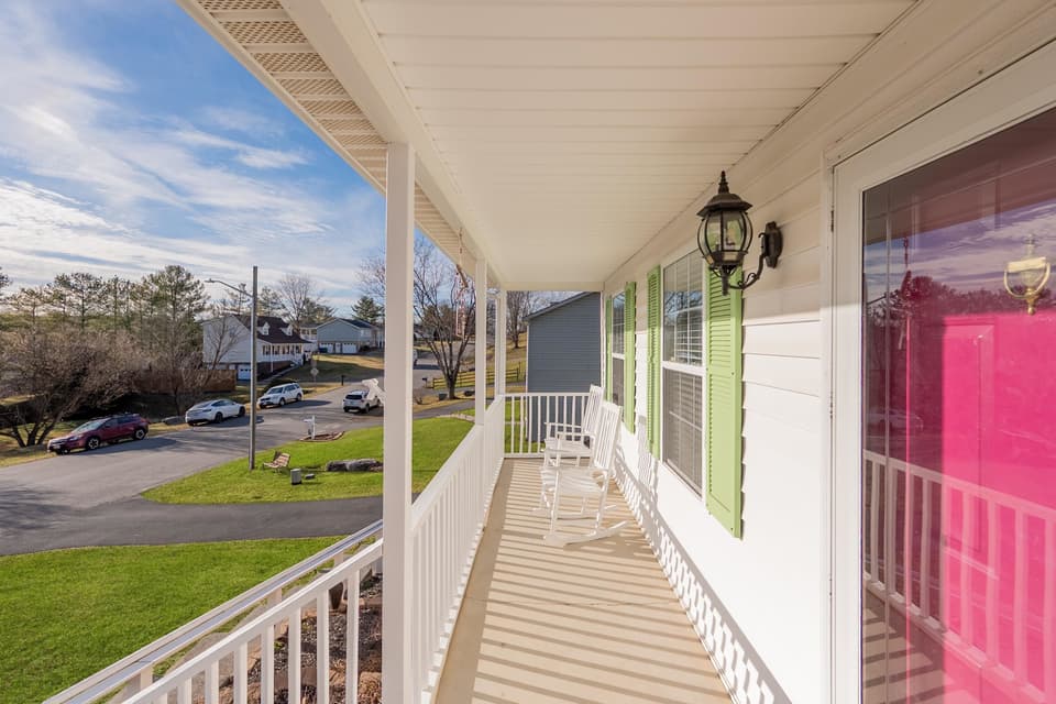 985 George Edward Via, photo 5 of 40