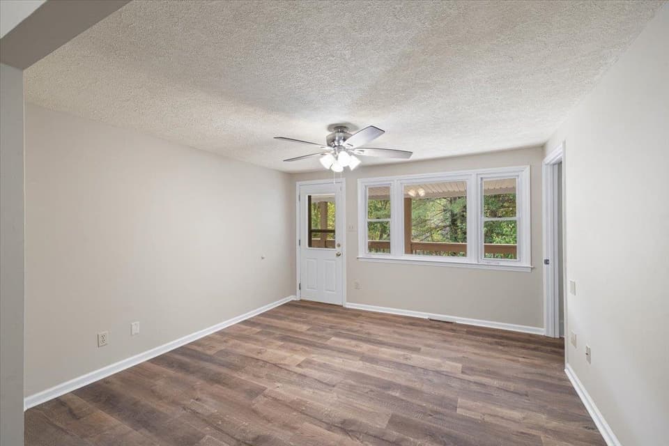 1008 Rock Road E, photo 8 of 27