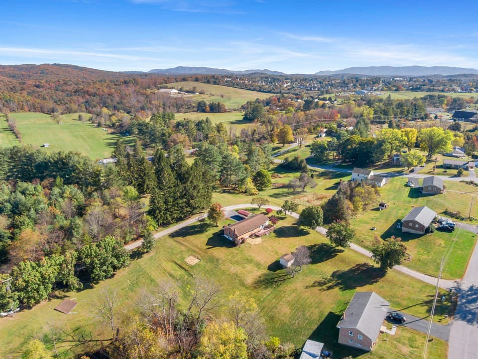 2272 Lupine Lane, photo 9 of 40