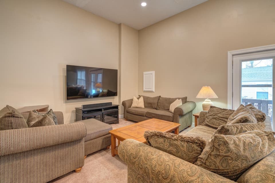 250 Silver Leaf Drive, photo 34 of 40