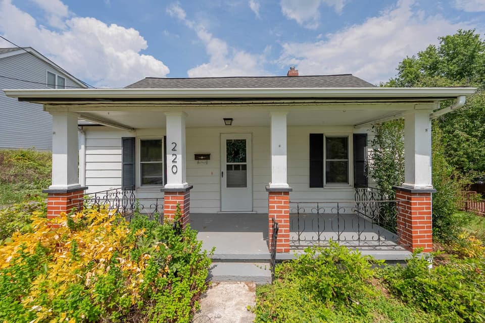 220 Clearview Drive, photo 27 of 34