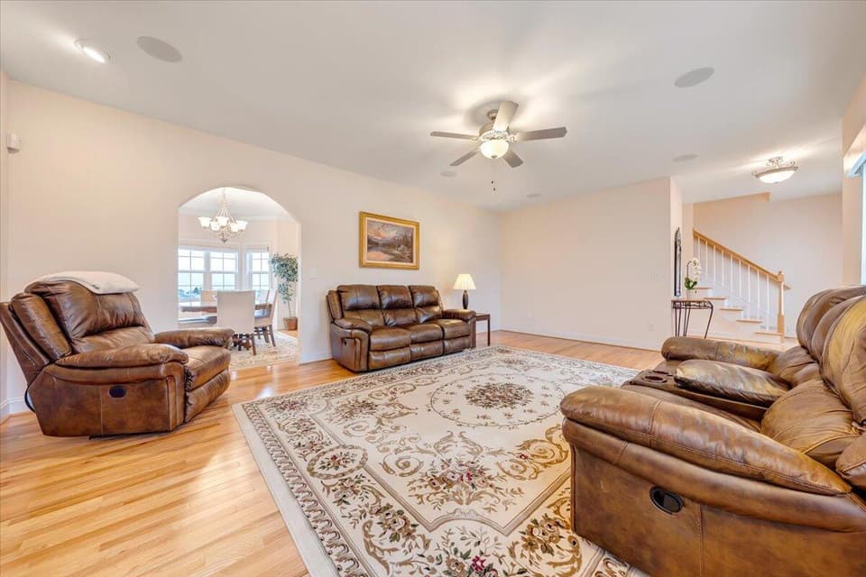 1585 Diana Drive, photo 6 of 38