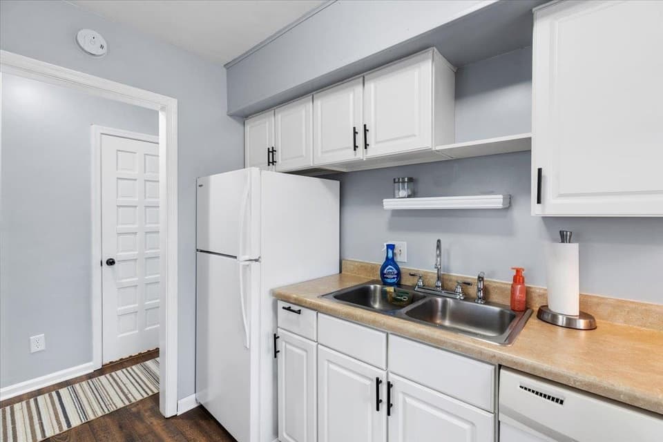 229 Lester Place, photo 15 of 40
