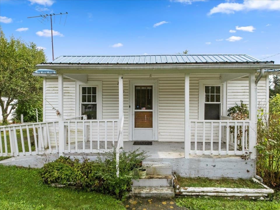 2369 Peppers Ferry Road NW, photo 3 of 37