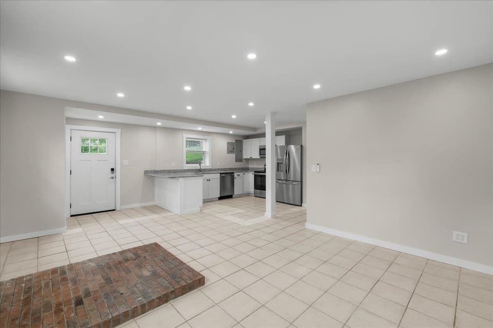 1370 Roanoke Street, photo 28 of 40