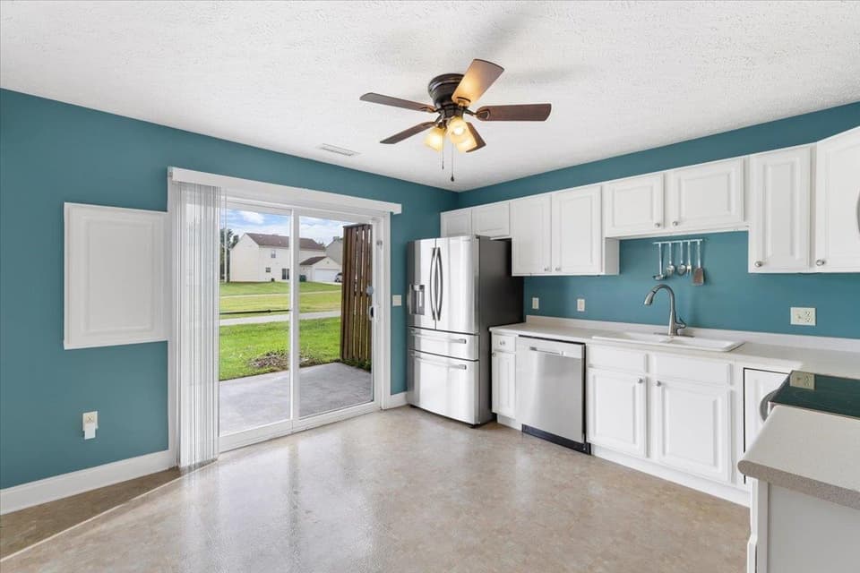 300 Willow Oak Drive, photo 14 of 40