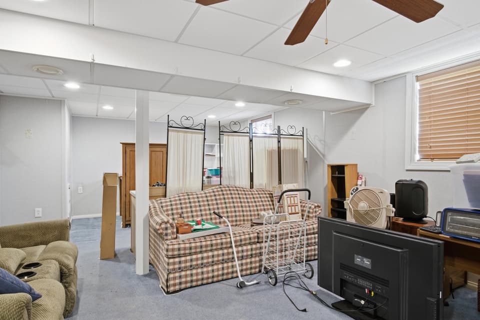 205 Roundhill Drive, photo 38 of 40