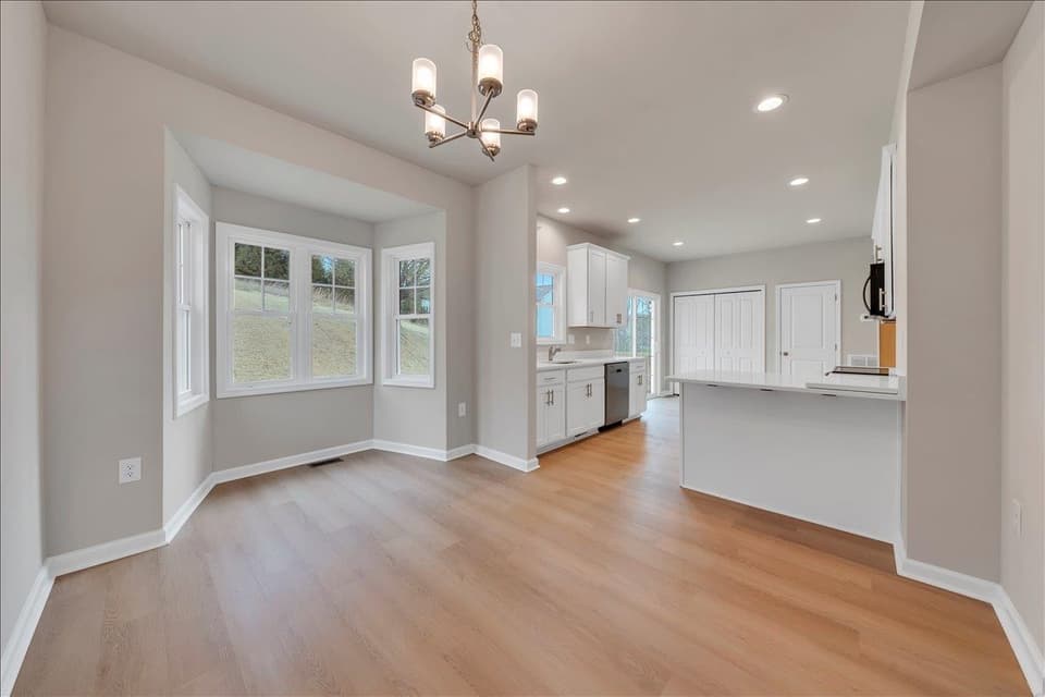 1565 Kensington Way, photo 9 of 40