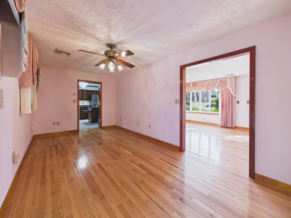 240 Walnut Drive, photo 9 of 40