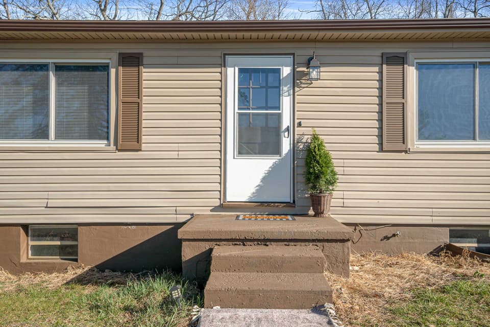 1634 Mud Pike, photo 2 of 34
