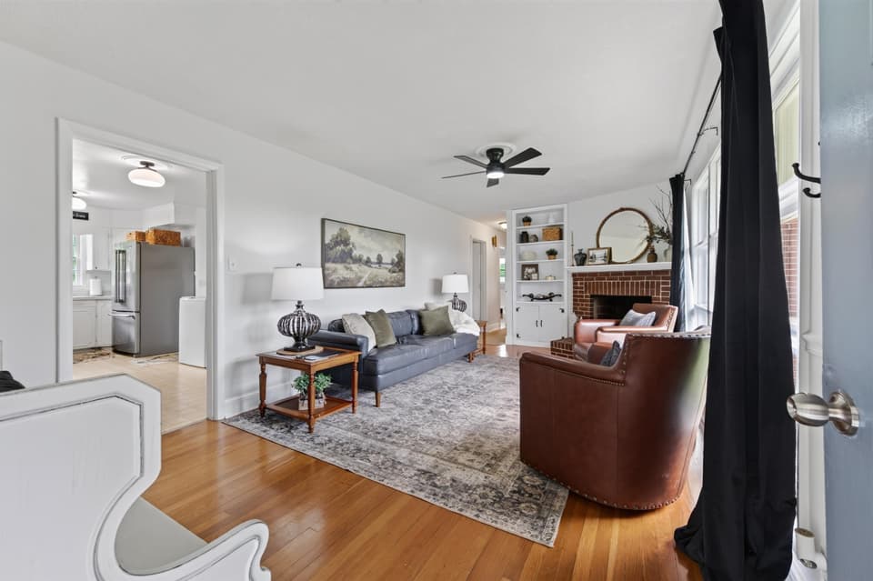 107 Roseland Drive, photo 7 of 40